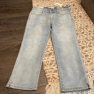 Loose fit Capri jeans